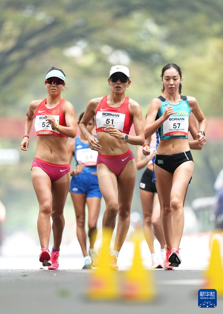 完美体育女子马拉松竞走中国选手旦增曲宗递补摘金，马丽获得银牌，率先冲线的哈萨克斯坦选手成绩被取消
